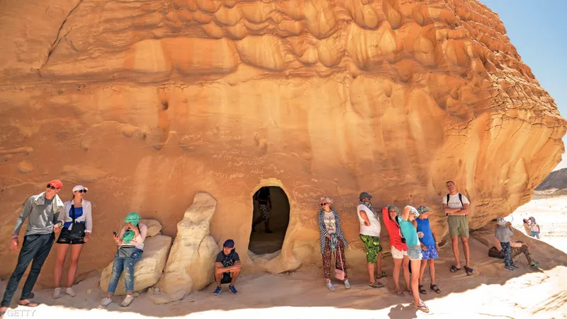 Egypt attracts 7 million tourists and generates $6 billion
